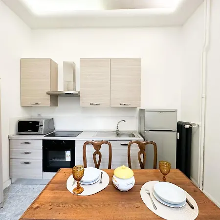 In Front Of Metro Cadorna La Casa Degli Artisti Apartament *