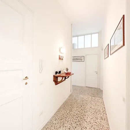 Apartament In Front Of Metro Cadorna La Casa Degli Artisti Mediolan