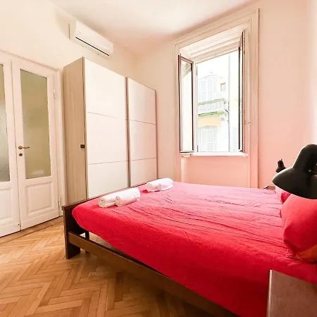 In Front Of Metro Cadorna La Casa Degli Artisti Mediolan